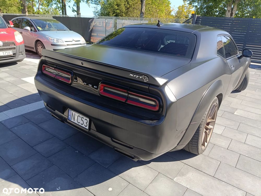Dodge Challenger - 8