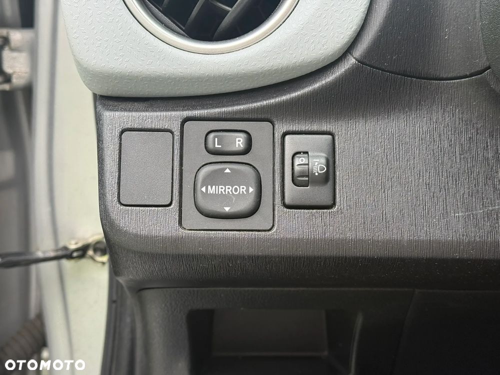 Toyota Yaris Hybrid 100 Premium - 23