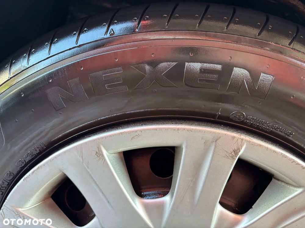 Toyota Avensis 1.8 Luna - 2