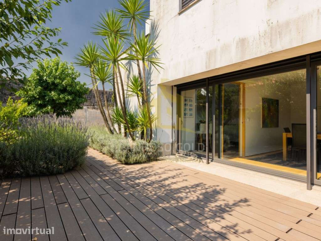 Exclusiva Moradia T5 de Arquitetura Contemporânea na Póvoa de Lanhoso - Grande imagem: 5/41