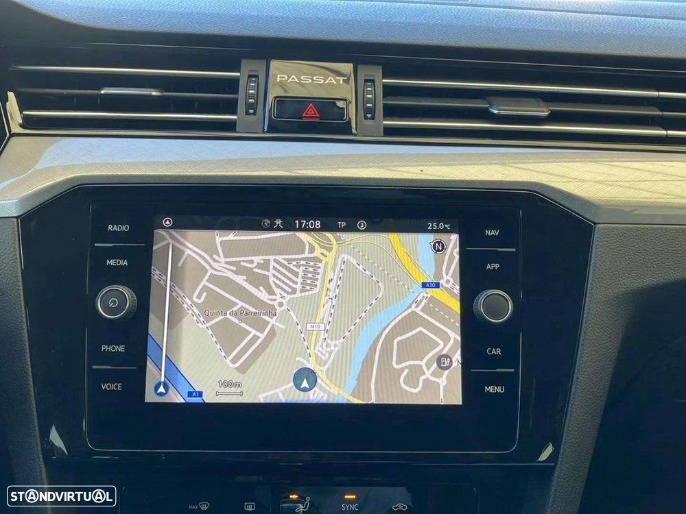 VW Passat Variant 2.0 TDi Business DSG - 13