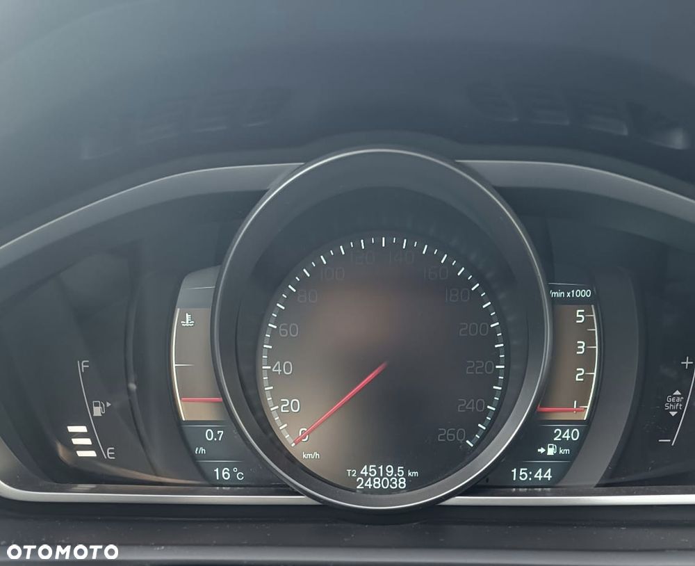 Volvo V40 D3 Summum - 17