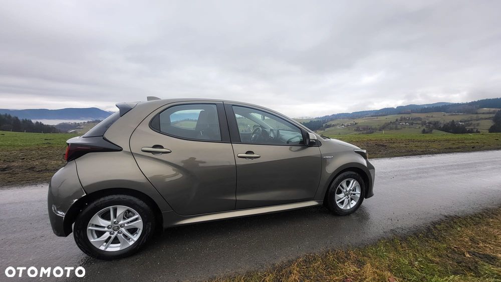 Toyota Yaris Hybrid 100 Active - 8