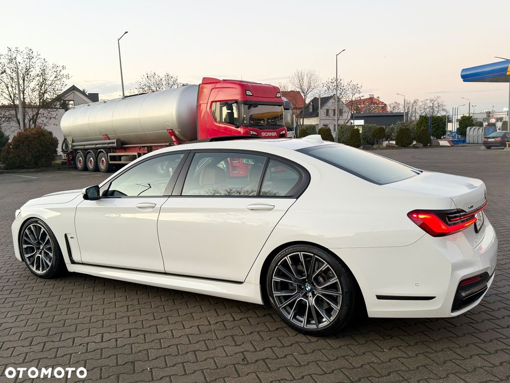 BMW Seria 7 750Li xDrive sport - 22