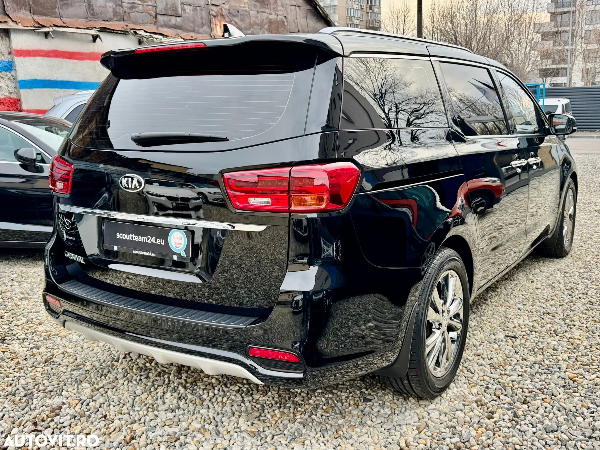 Kia Carnival - 5
