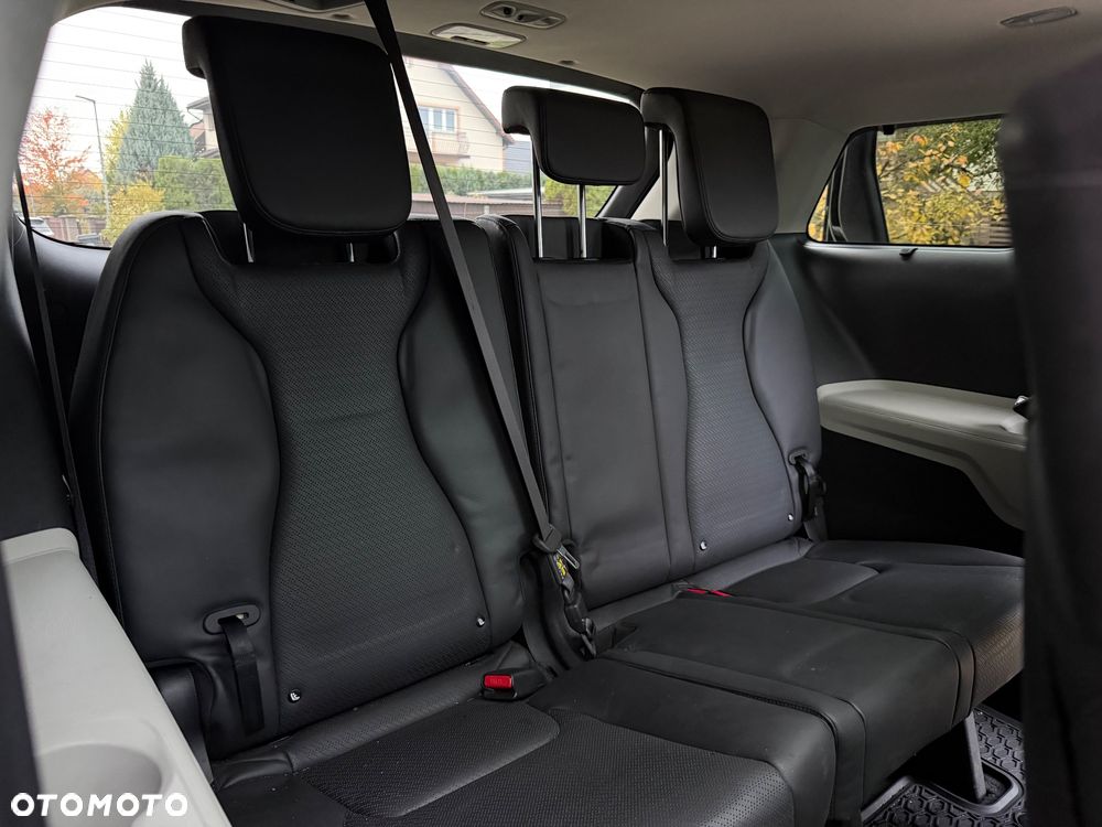 Kia Carnival - 18