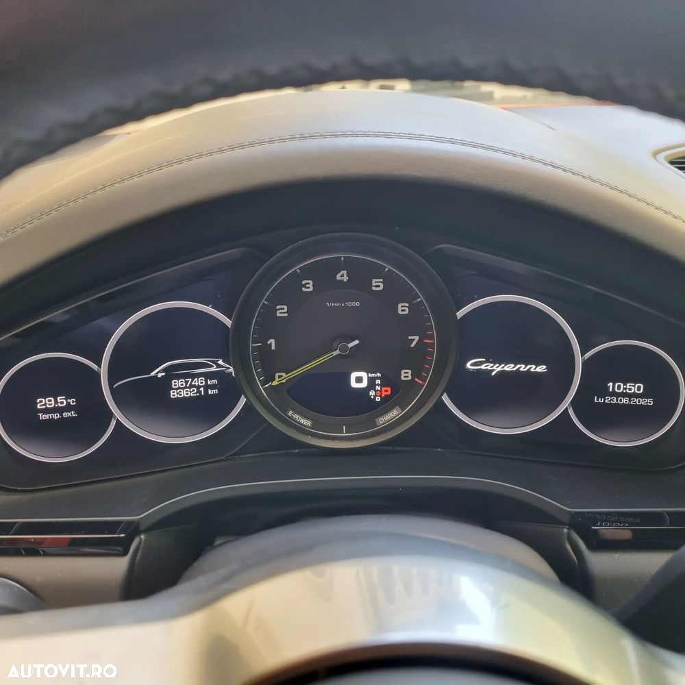 Porsche Cayenne - 8