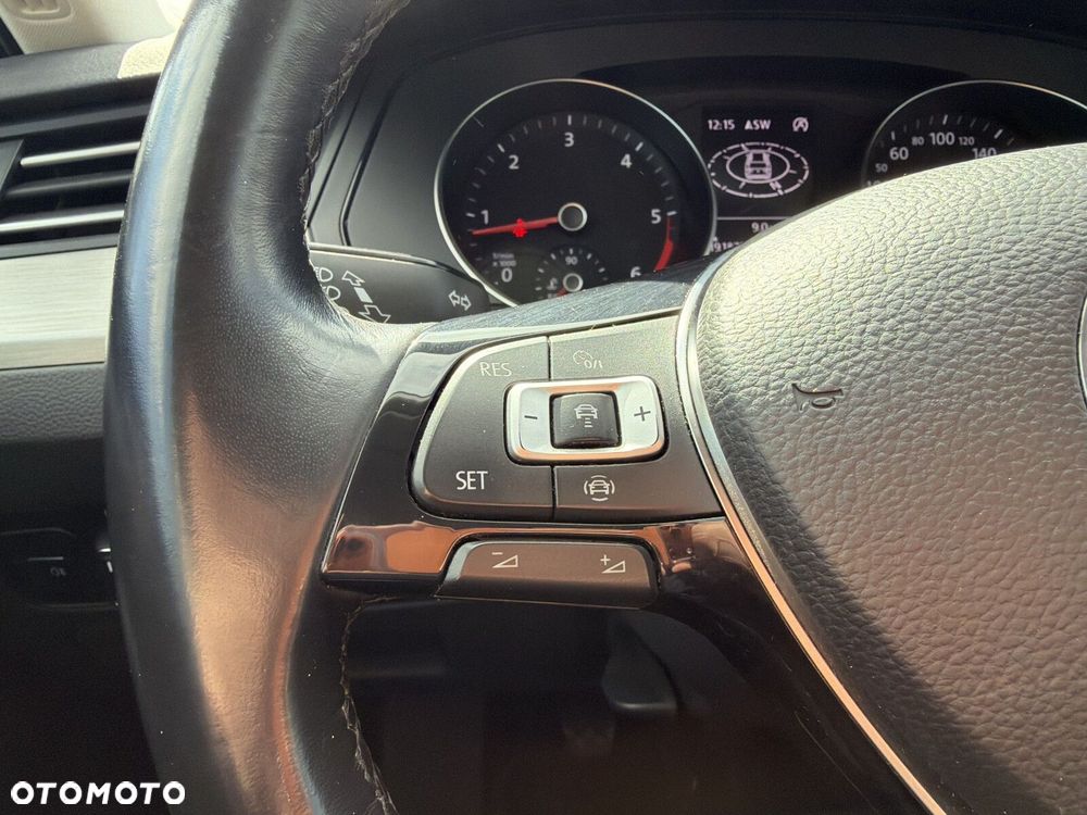 Volkswagen Passat 2.0 TDI SCR Trendline - 24