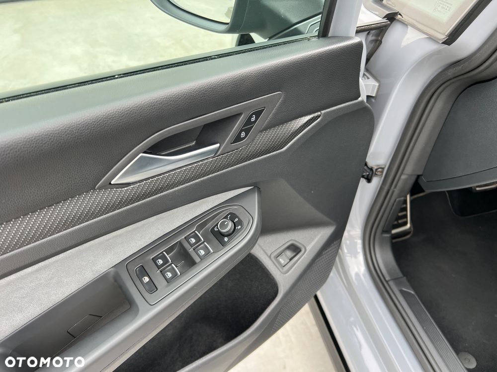 Volkswagen Golf Variant 1.5 eTSI OPF DSG R-Line - 20