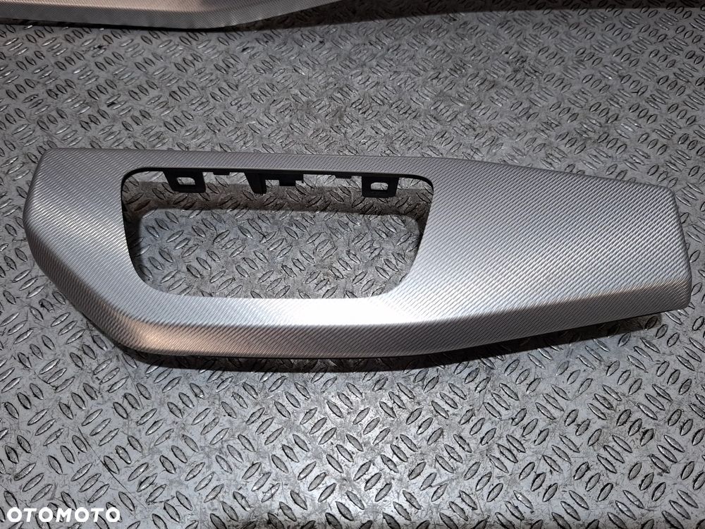 Dekor deski kokpitu Audi A4B9 Rok 2016 komplet - 5