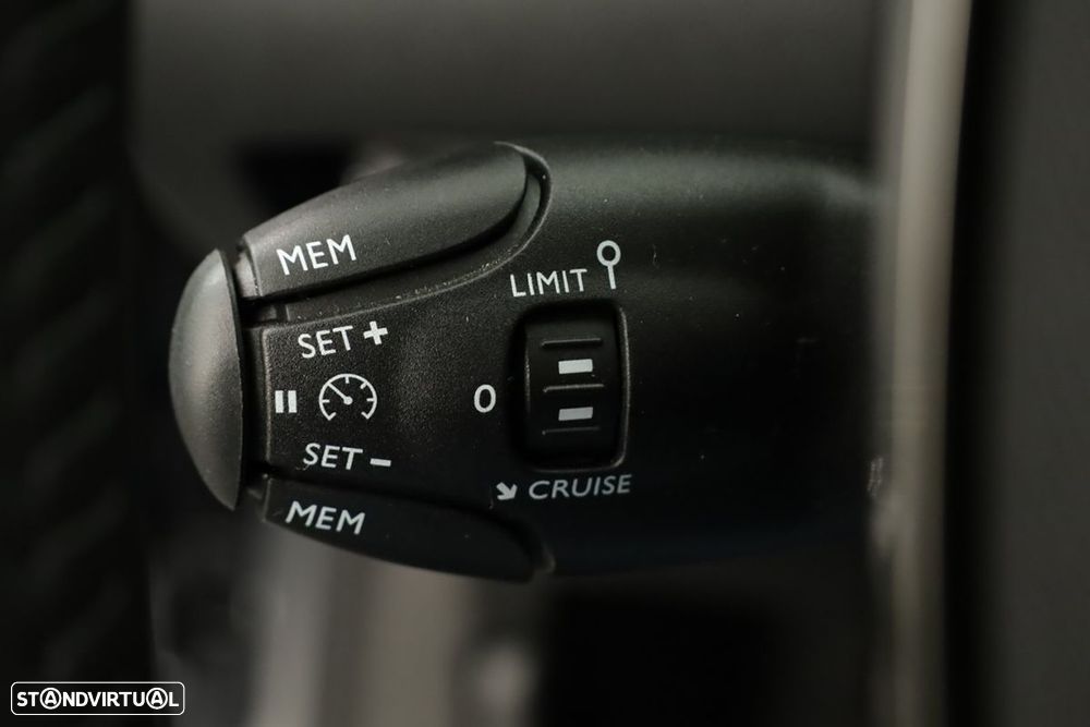 Peugeot e-208 51 kWh Allure - 19