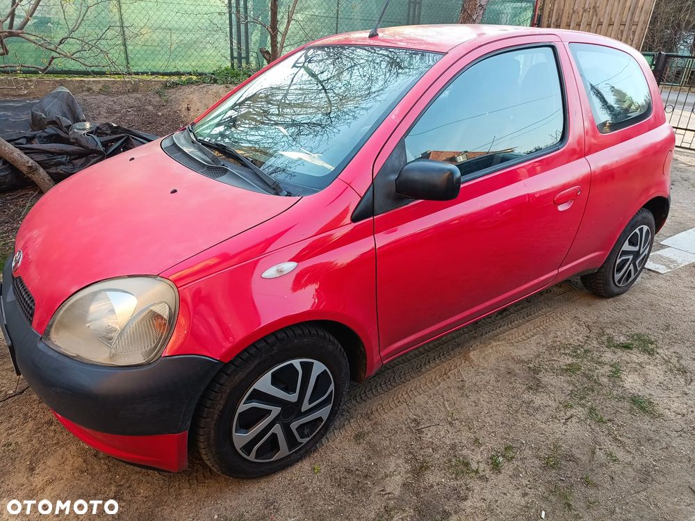 Toyota Yaris 1.0 Base - 1