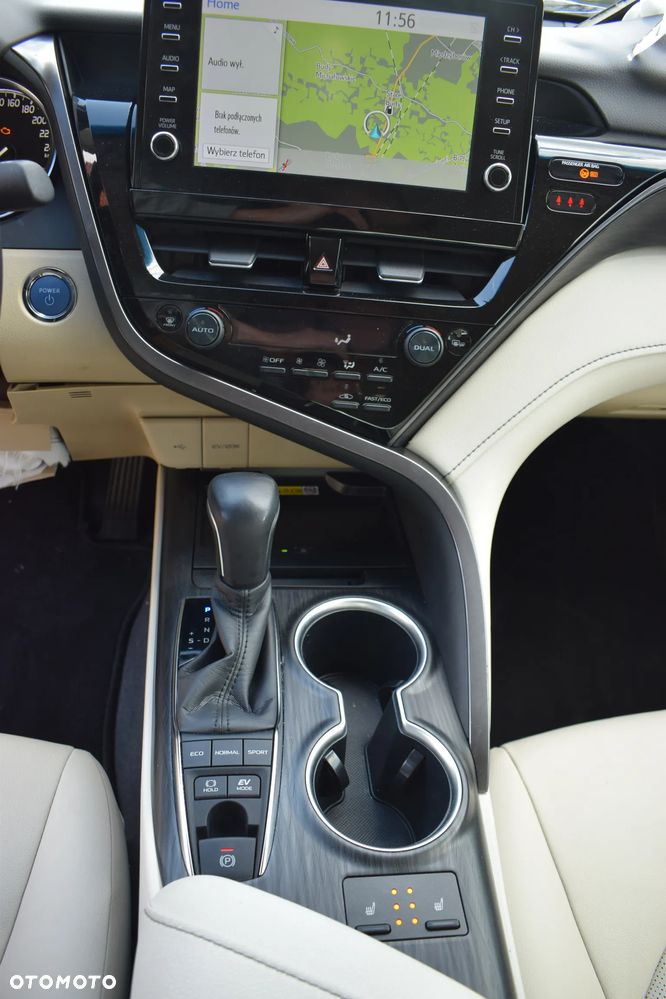 Toyota Camry 2.5 Hybrid Executive CVT - 10