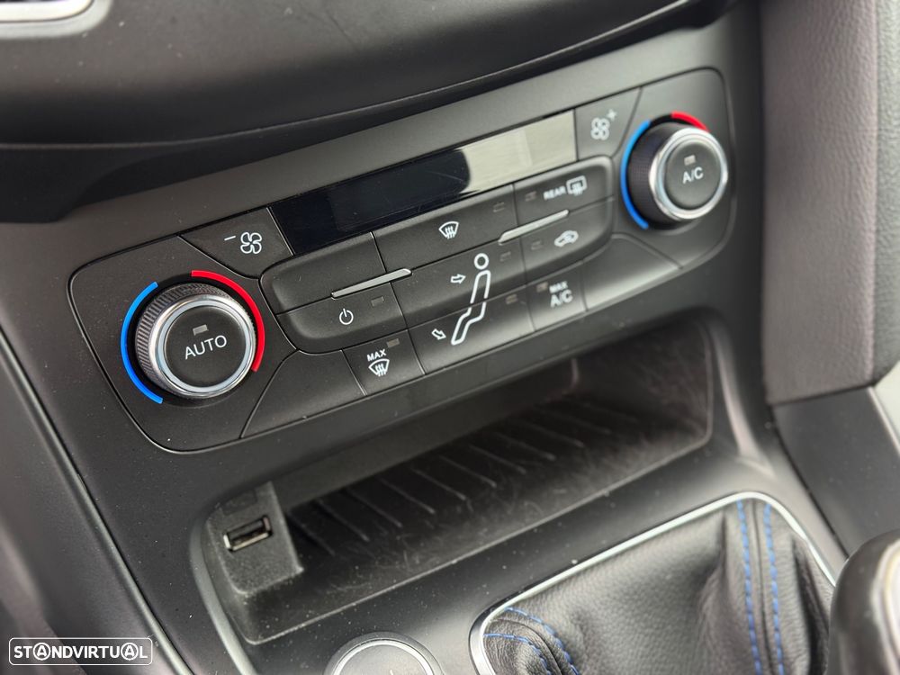 Ford Focus 2.3 EcoBoost S&S 4WD RS - 23