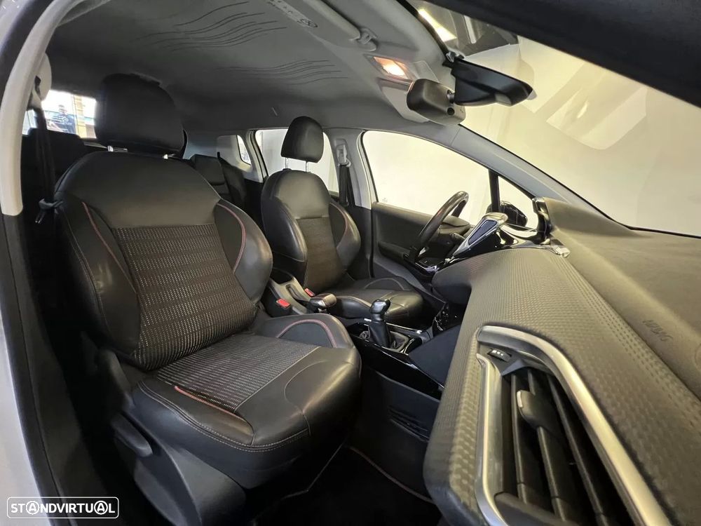 Peugeot 2008 1.2 PureTech GT Line - 8