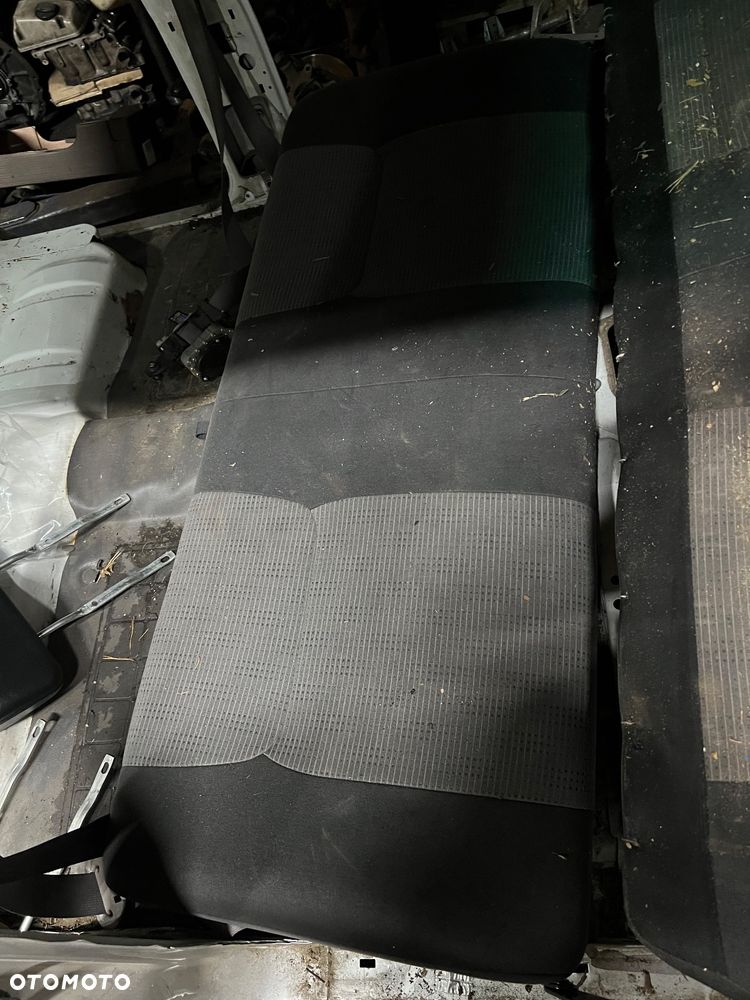 Kanapa tylna Nissan Navara d22 np300 2011r 4drzwi kompletna - 2