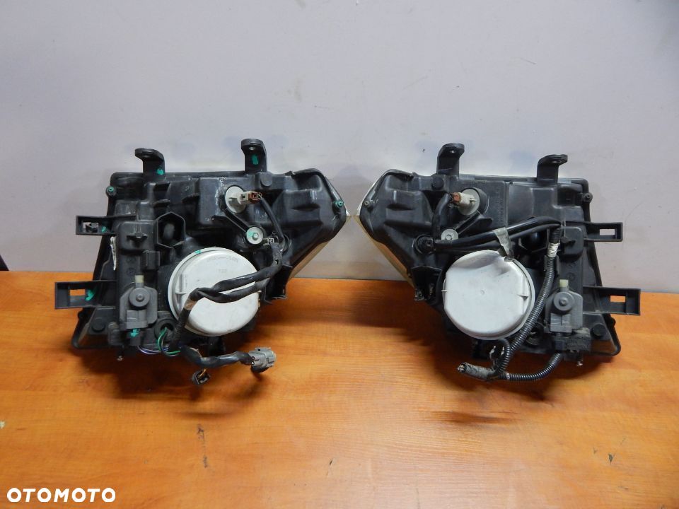 Lampa przód Xenon Pathfinder R51 Navara D40 05-12 Łuków części - 4