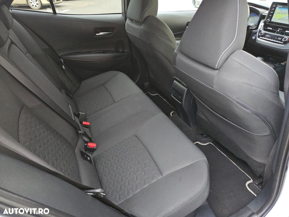 Toyota Corolla 2.0 HSD Exclusive Plus GR Sport Bi-Tone - 33