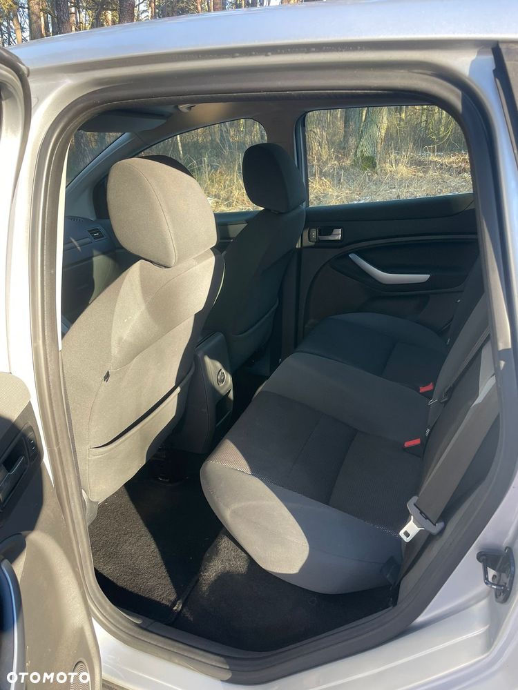 Ford Kuga - 10