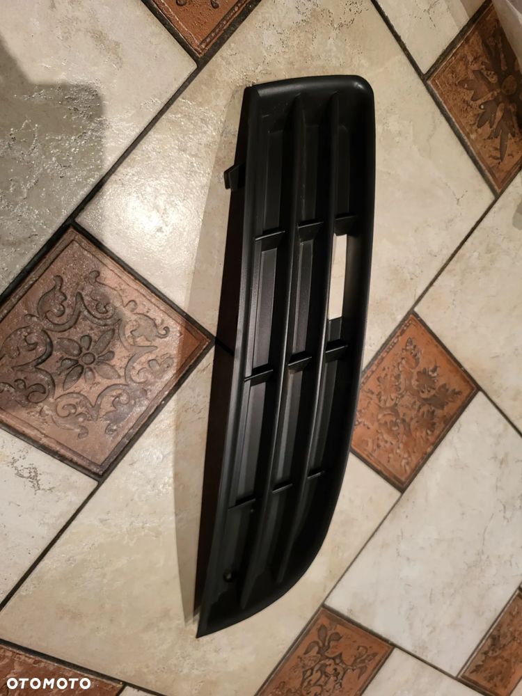 Atrapa zderzaka przednia  PRAWA VW PASSAT B6 03.05-11.10 - 1