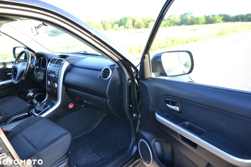 Suzuki Grand Vitara 2.0 De luxe - 22