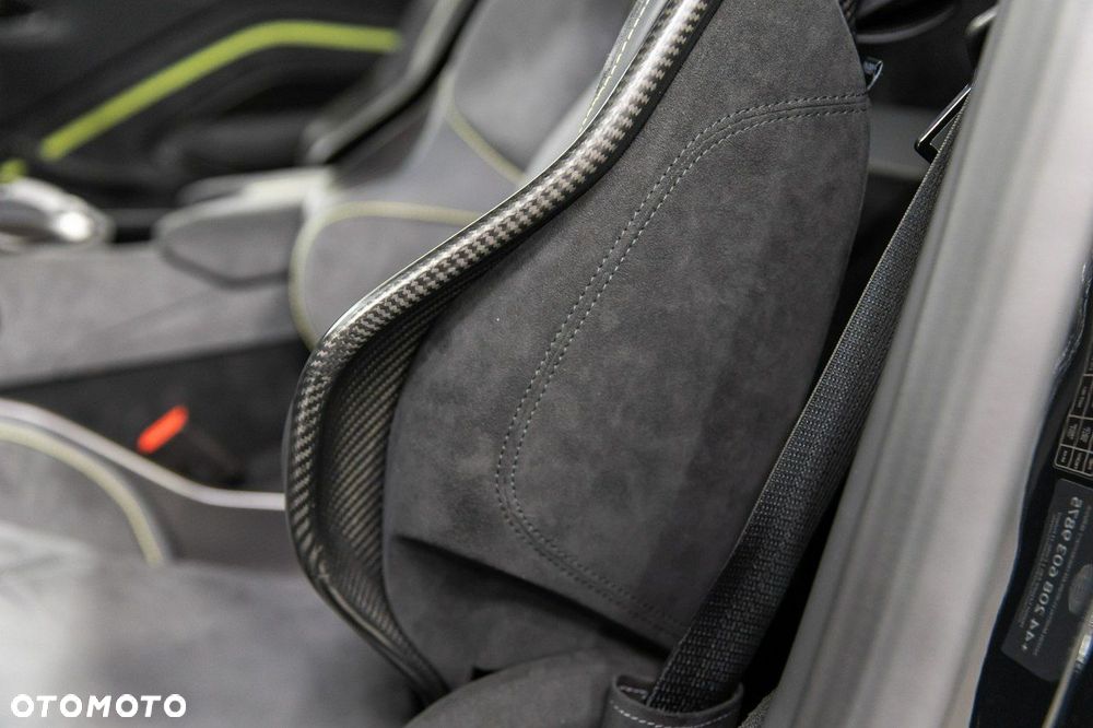 Aston Martin Vantage - 36