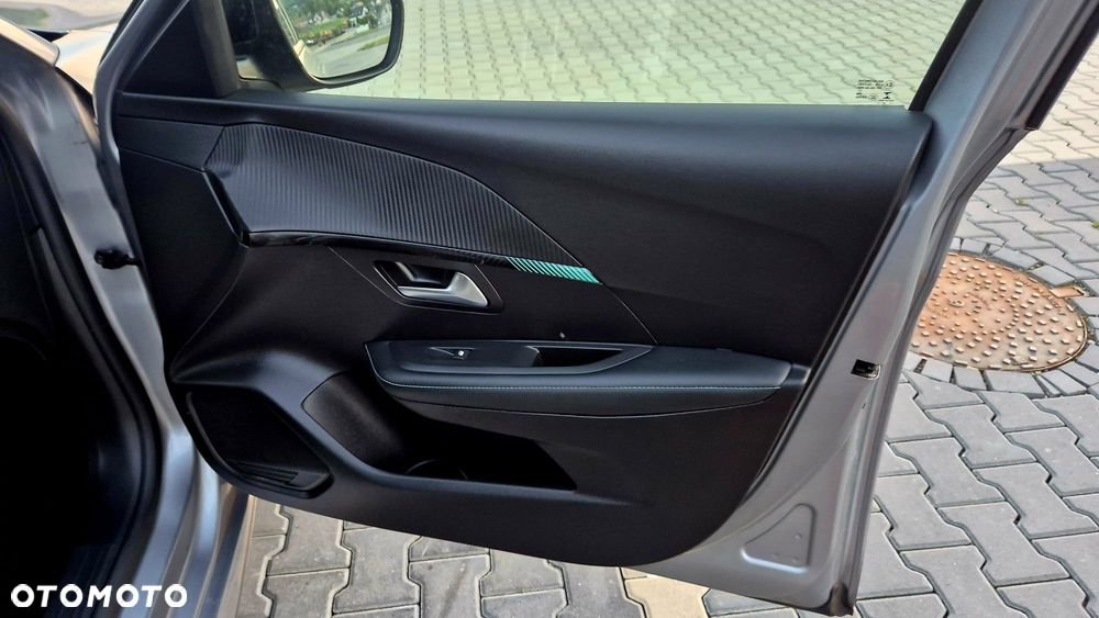 Peugeot 208 PureTech 100 EAT8 Allure - 21