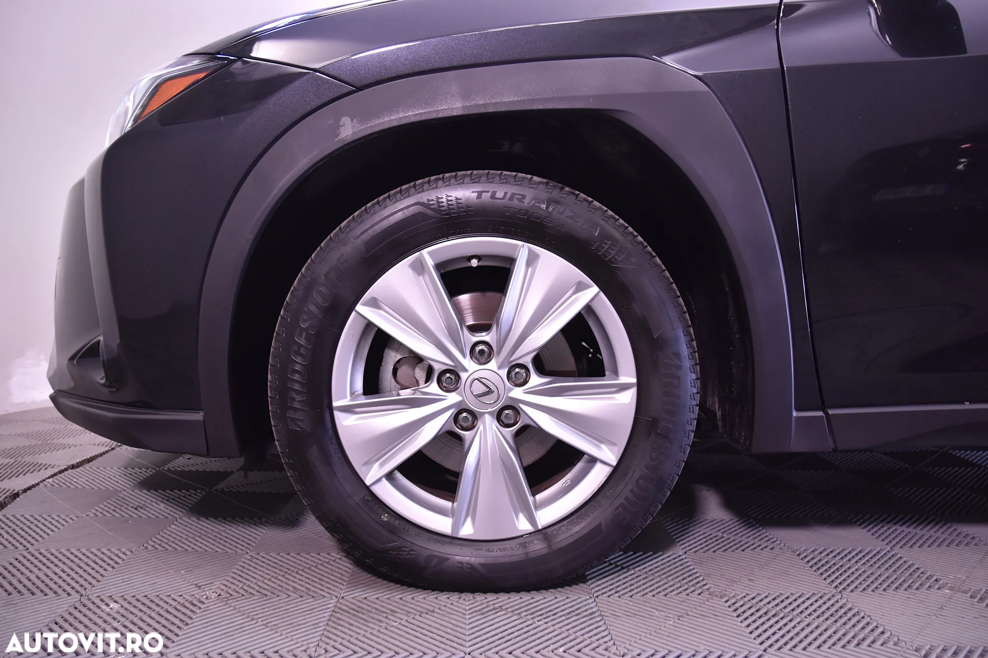 Lexus UX 250h - 13