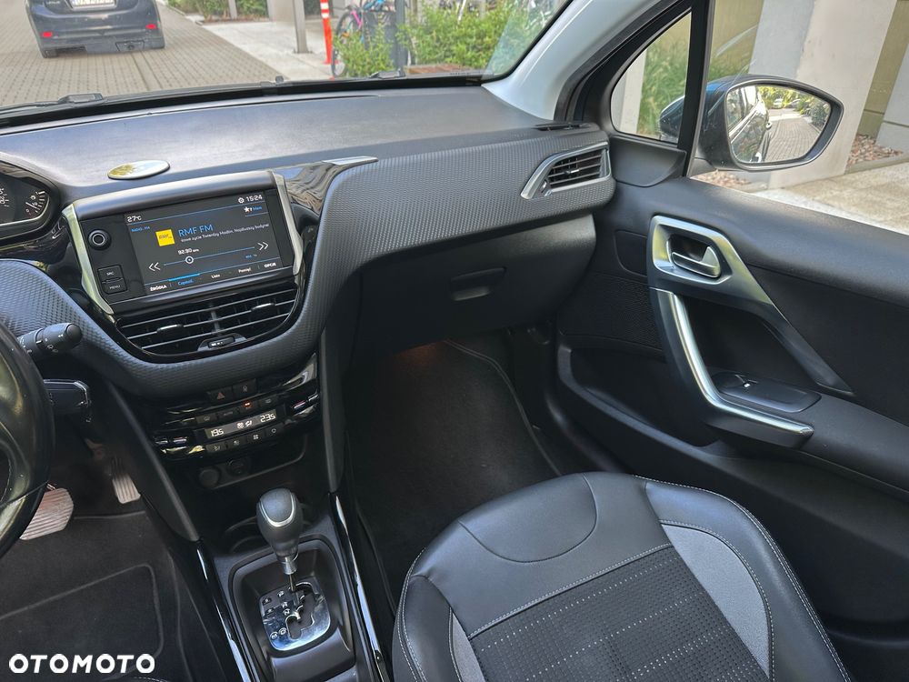 Peugeot 2008 1.2 Pure Tech Allure S&S EAT6 - 9