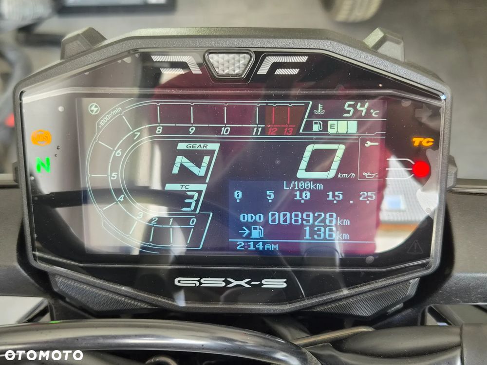 Suzuki GSX - 28
