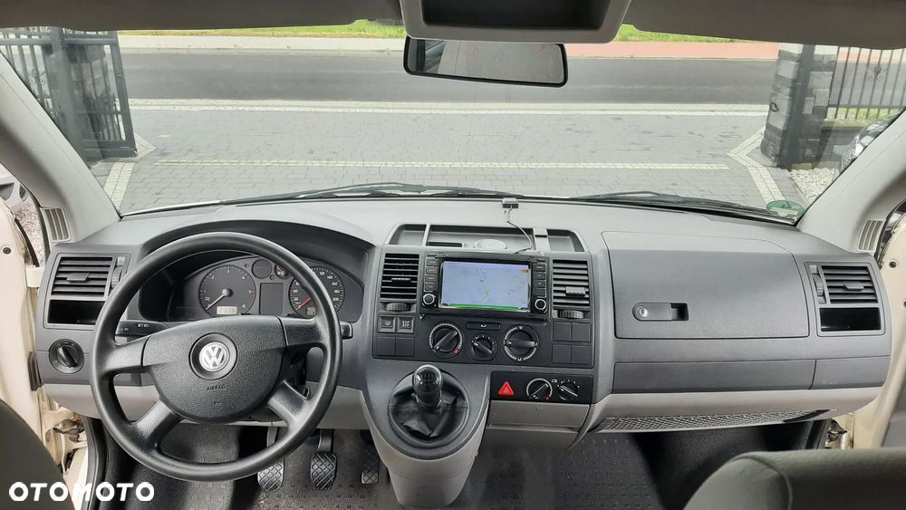 Volkswagen Caravelle - 13