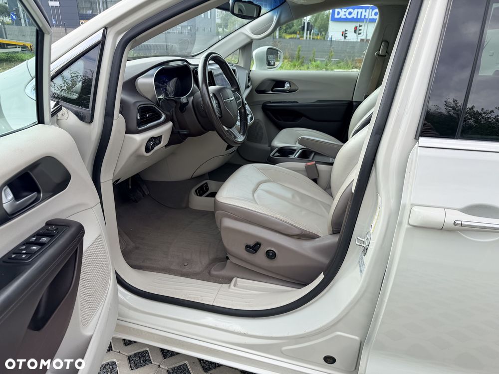 Chrysler Pacifica - 4