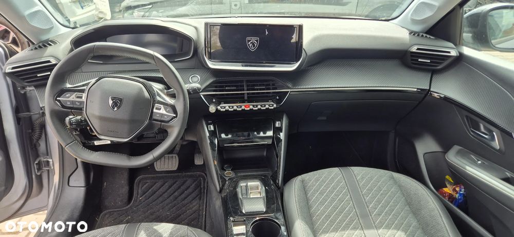 Peugeot 208 50kWh Business - 36