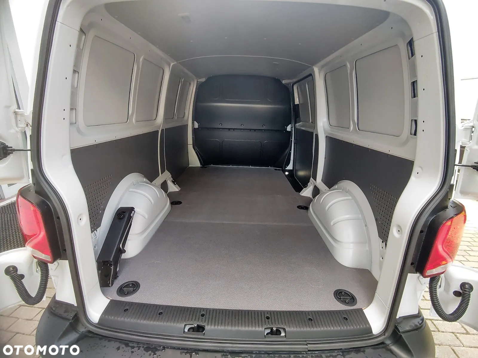Volkswagen Transporter 6.1 Furgon - 9