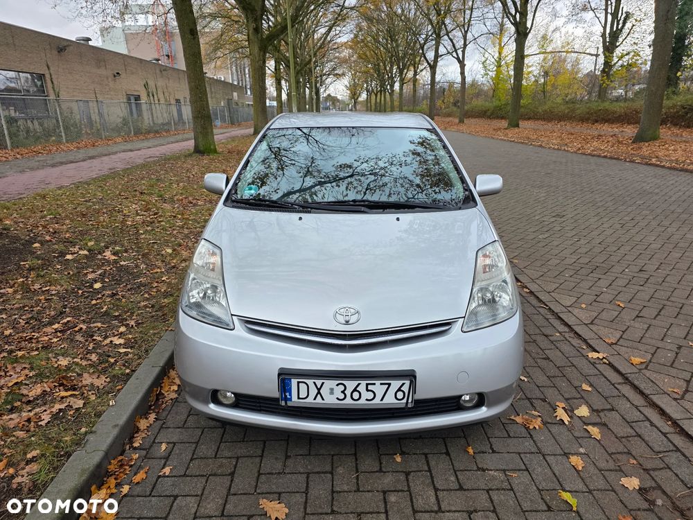 Toyota Prius 1.5 VVT-i Sol - 2