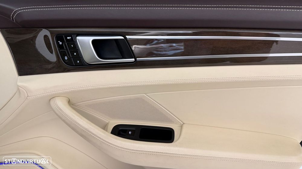 Porsche Panamera 4 E-Hybrid - 21
