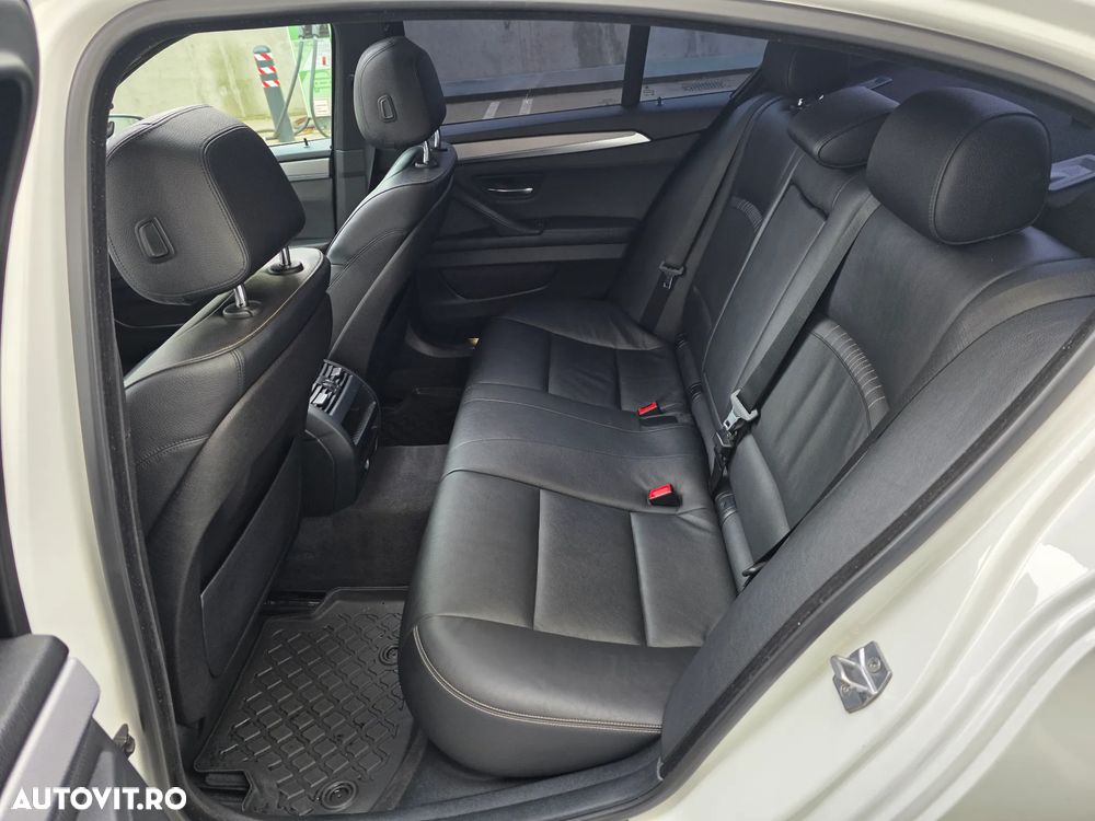BMW Seria 5 525d xDrive AT - 8