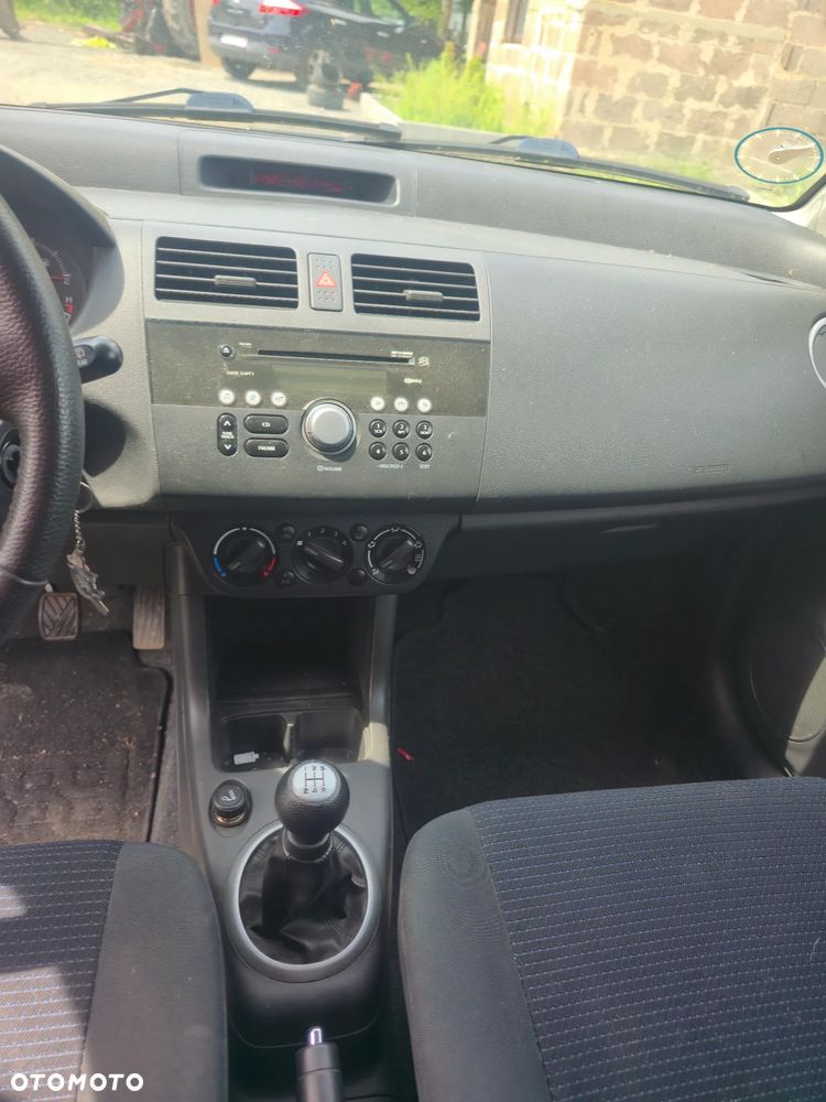 Suzuki Swift - 6