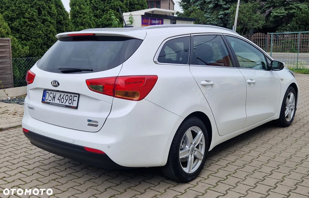 Kia Ceed 1.6 GDI Dream Team Edition - 4