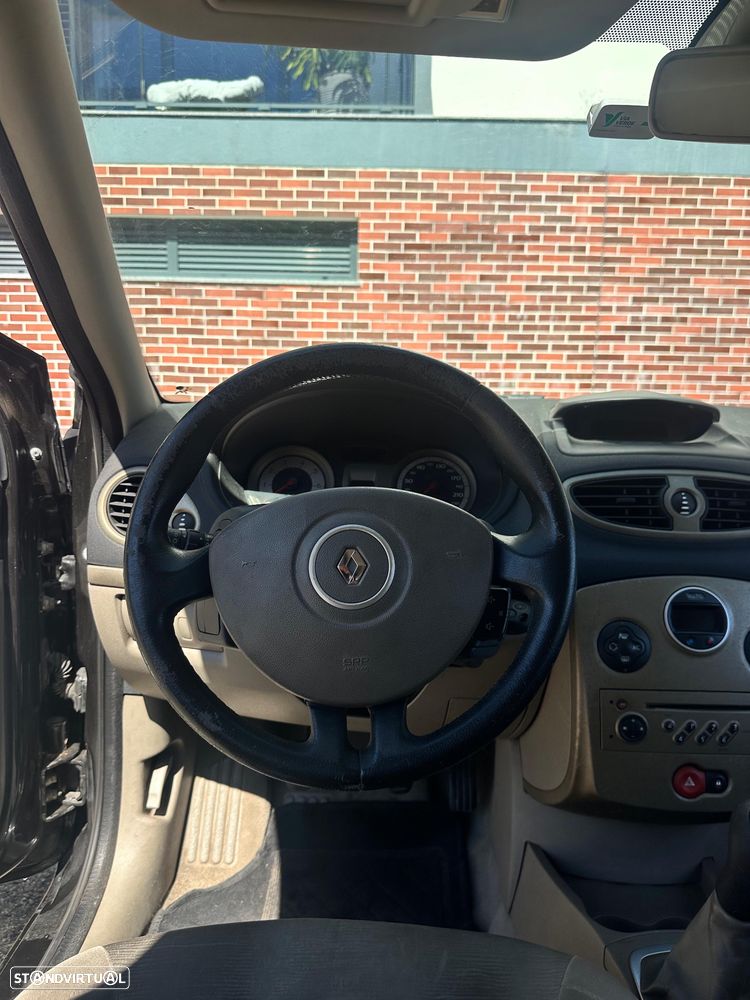 Renault Clio 1.2 16V Confort - 22