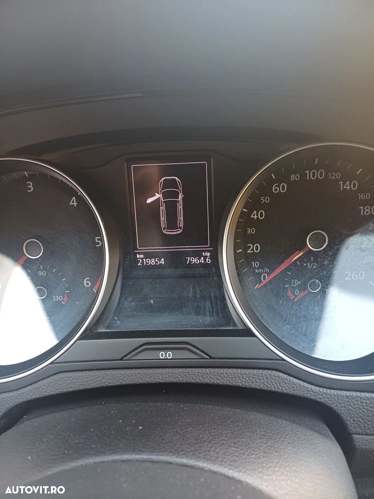 Volkswagen Passat 1.6 TDI Advance - 19