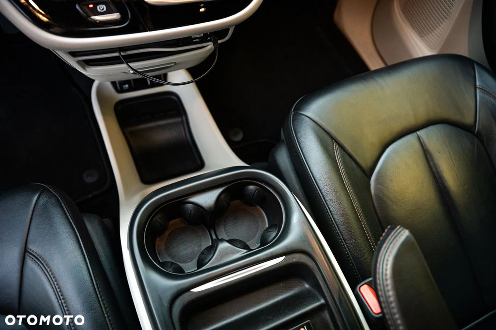 Chrysler Pacifica - 19