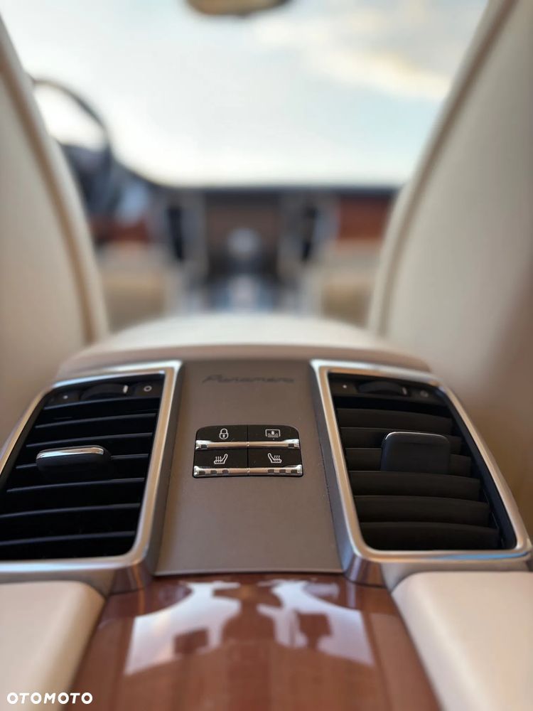 Porsche Panamera Turbo PDK - 18