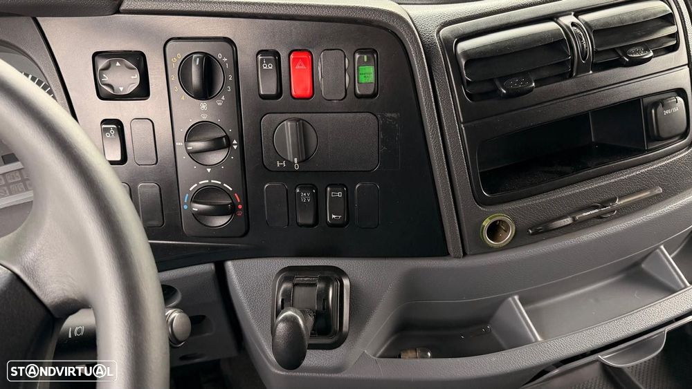 Mercedes Benz 280 ESTRADO DE 8700 mm - 17