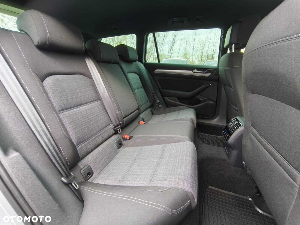 Volkswagen Passat 2.0 TDI EVO Business DSG - 9