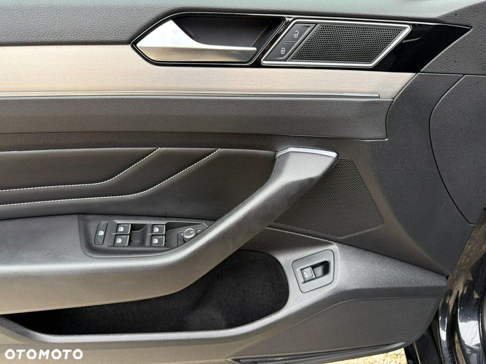 Volkswagen Passat - 17