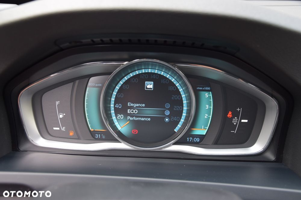 Volvo V60 D4 Momentum - 27