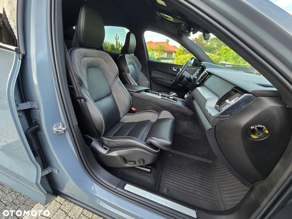 Volvo XC 60 B4 B Plus Dark - 11