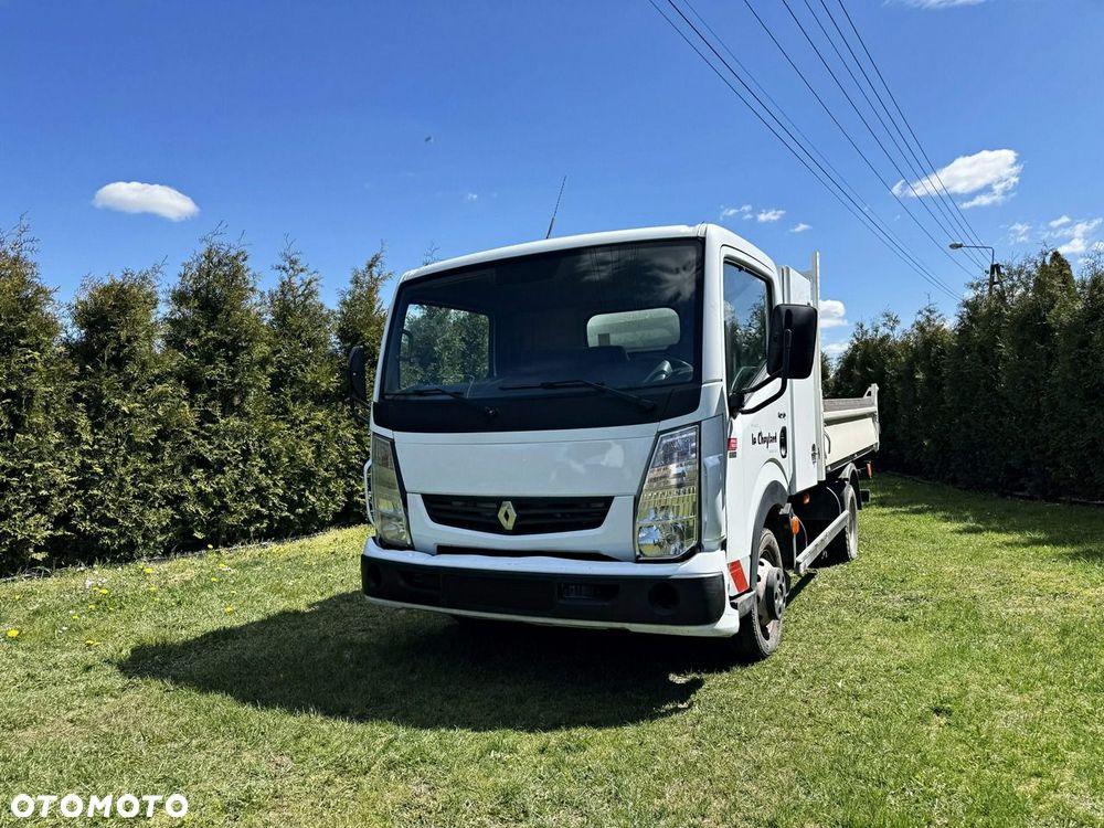 Renault Maxity - 9