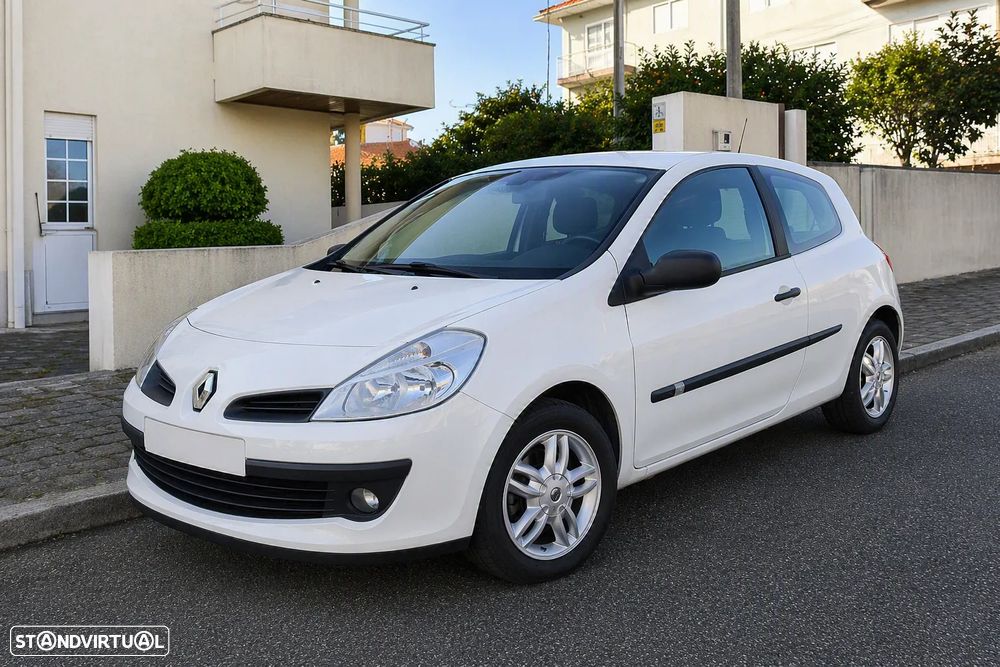 Renault Clio 1.5 dCi Dynamique S - 1